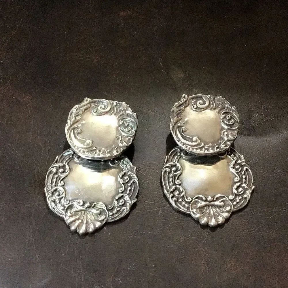 Vintage sterling silver earrings great to personalize with engraving